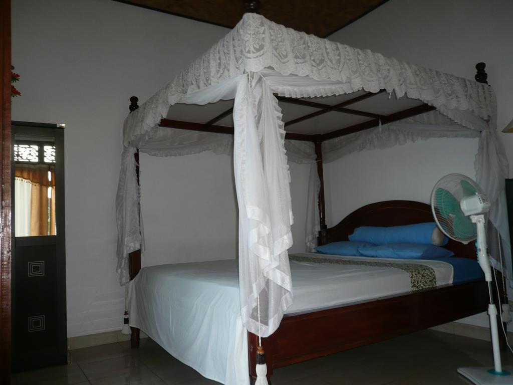 Cafe C'Est Bon Homestay Amed Chambre photo